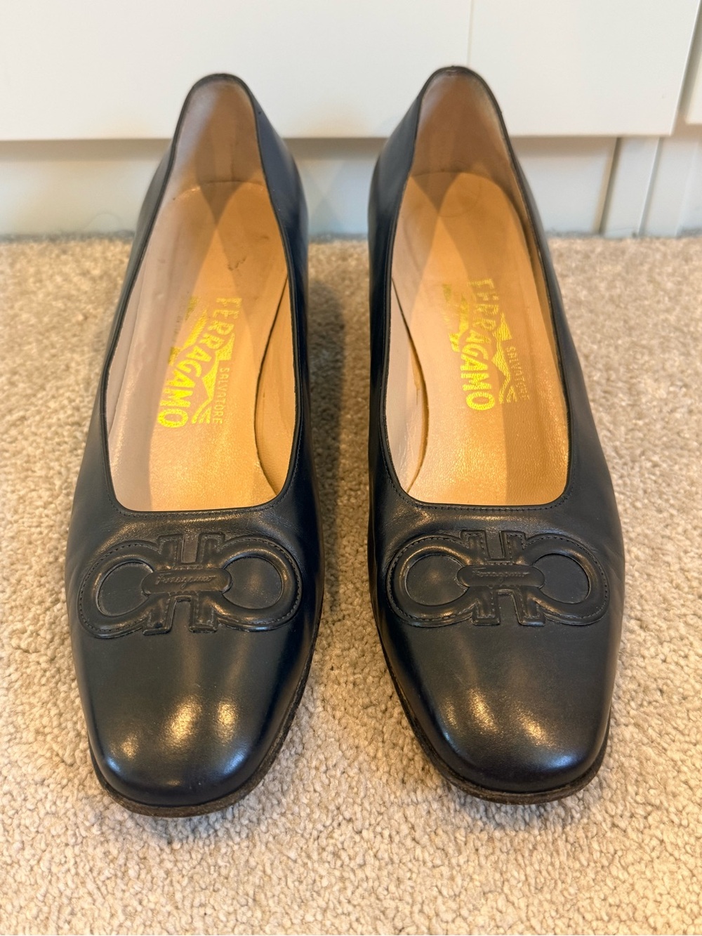Salvatore Ferragamo Black Leather Signature Loop Pump